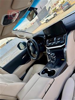 تۆیۆتا لاند کروزەر